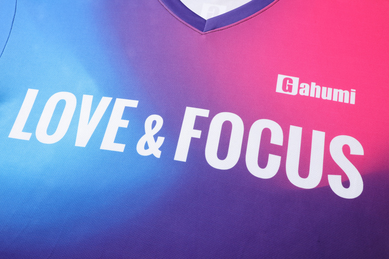 深紫色V领足球T恤-04