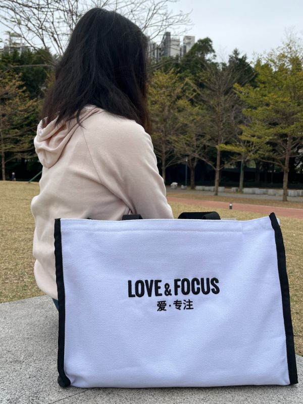 白色横款帆布包-06