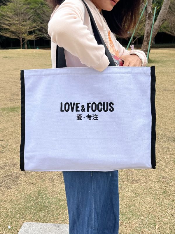 白色横款帆布包-04