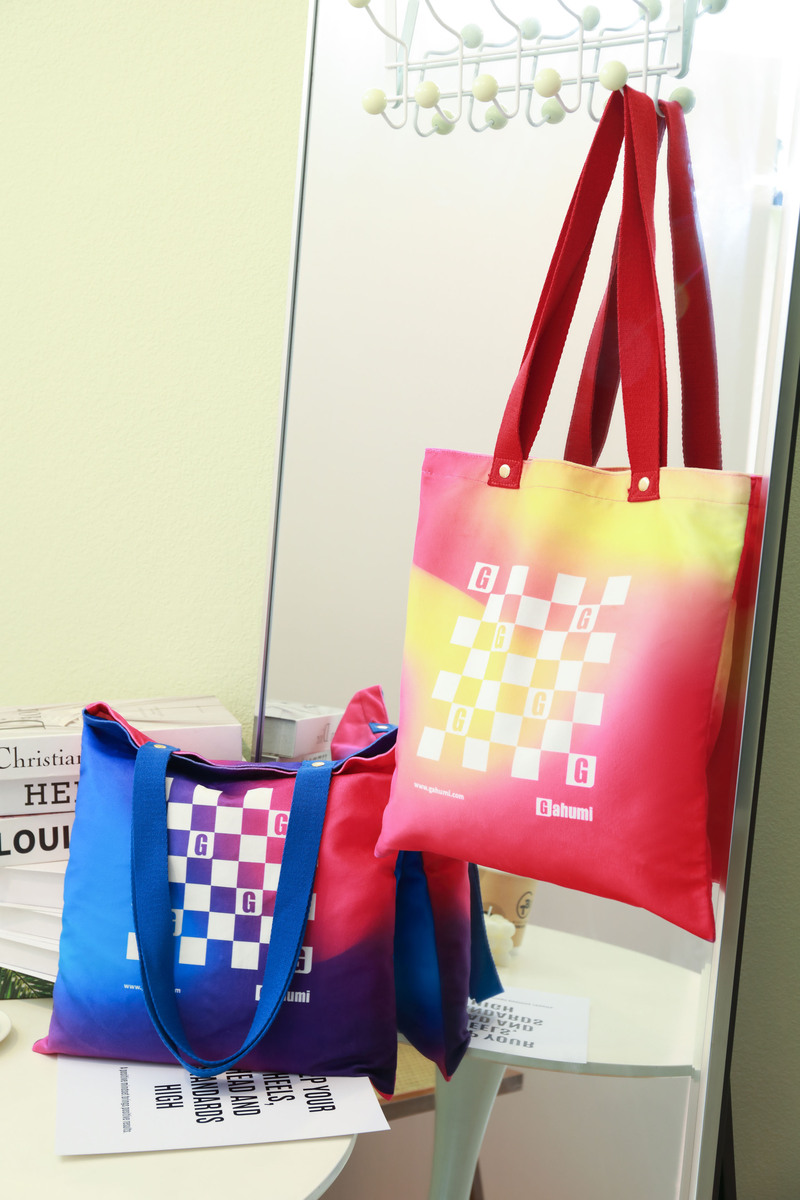 渐变色带铆钉帆布包-04