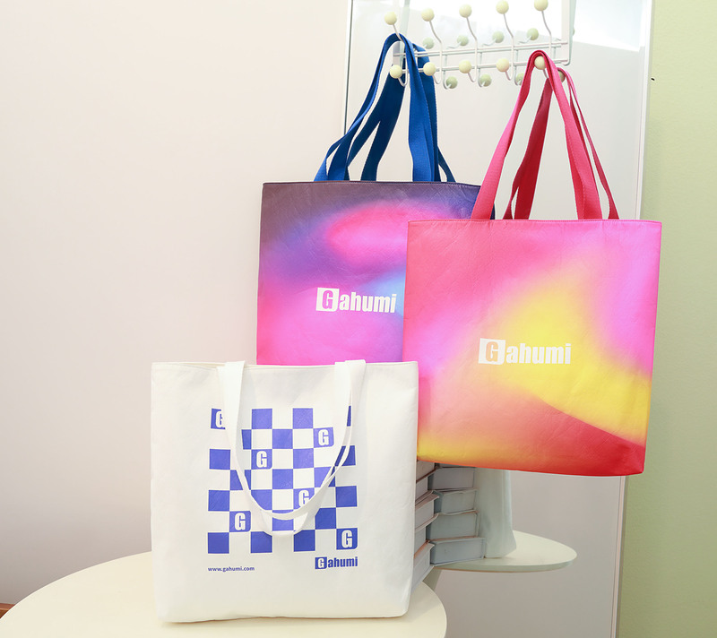 渐变色杜邦纸袋封面